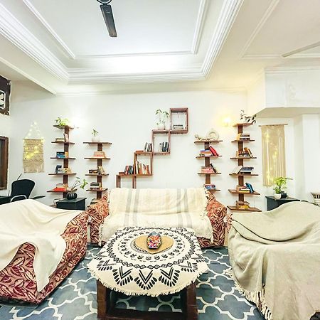 Atharva'S Homestay By Goaround Homes - Nehru Enclave Metro, South Delhi นิวเดลี ภายนอก รูปภาพ