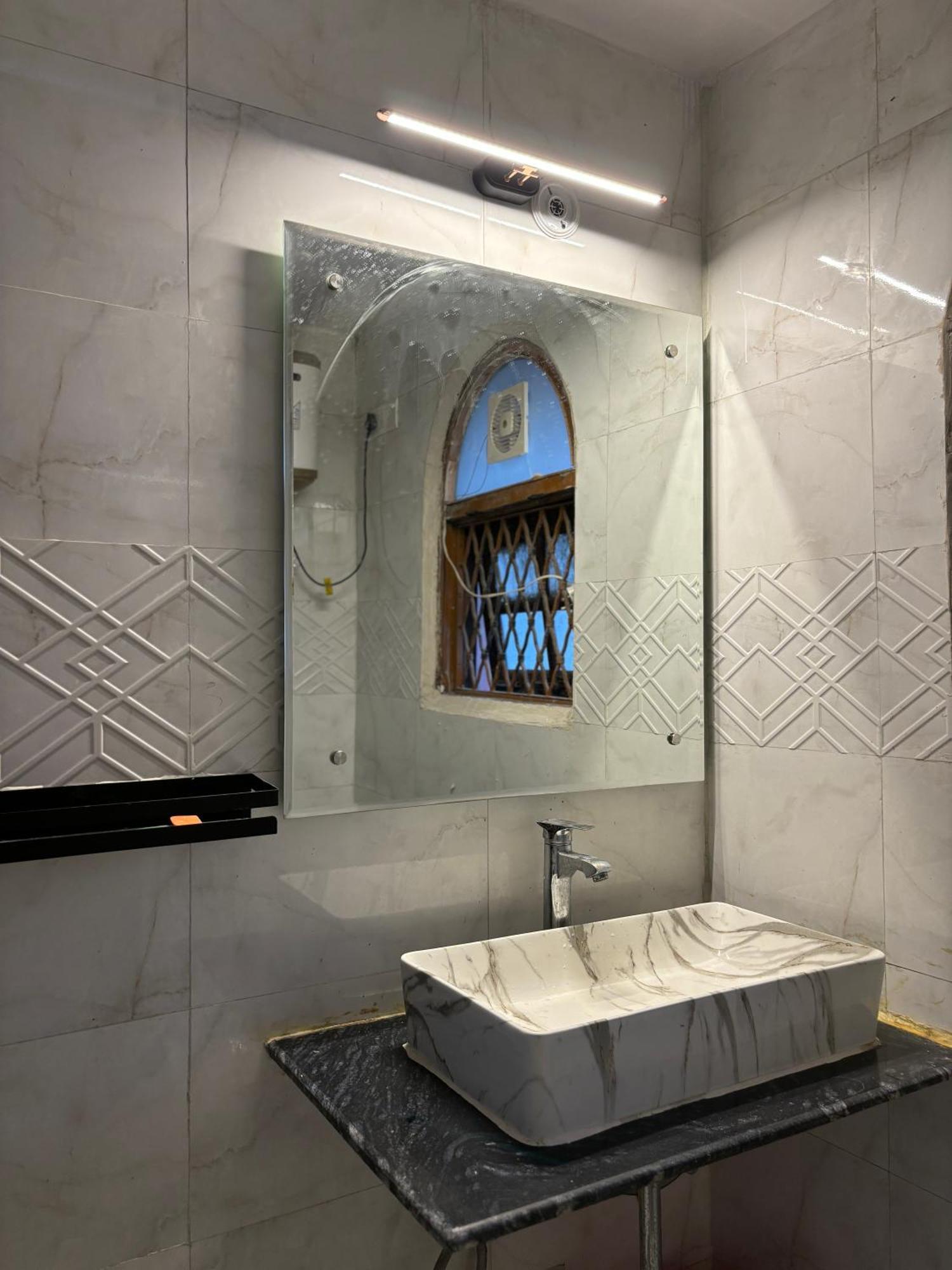 Atharva'S Homestay By Goaround Homes - Nehru Enclave Metro, South Delhi นิวเดลี ภายนอก รูปภาพ