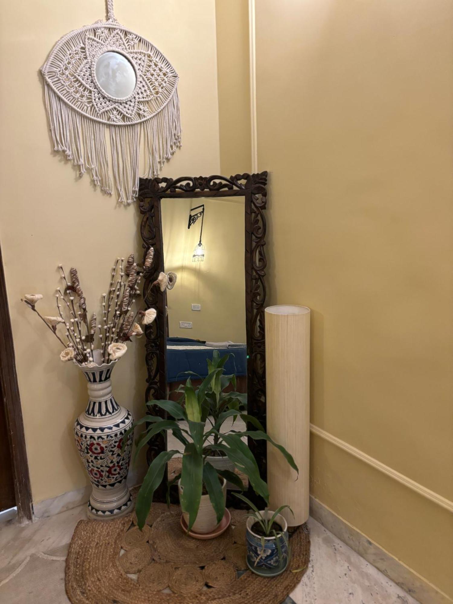 Atharva'S Homestay By Goaround Homes - Nehru Enclave Metro, South Delhi นิวเดลี ภายนอก รูปภาพ