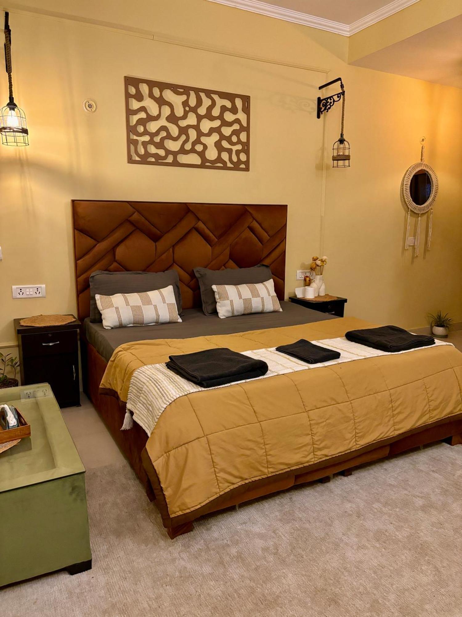 Atharva'S Homestay By Goaround Homes - Nehru Enclave Metro, South Delhi นิวเดลี ภายนอก รูปภาพ