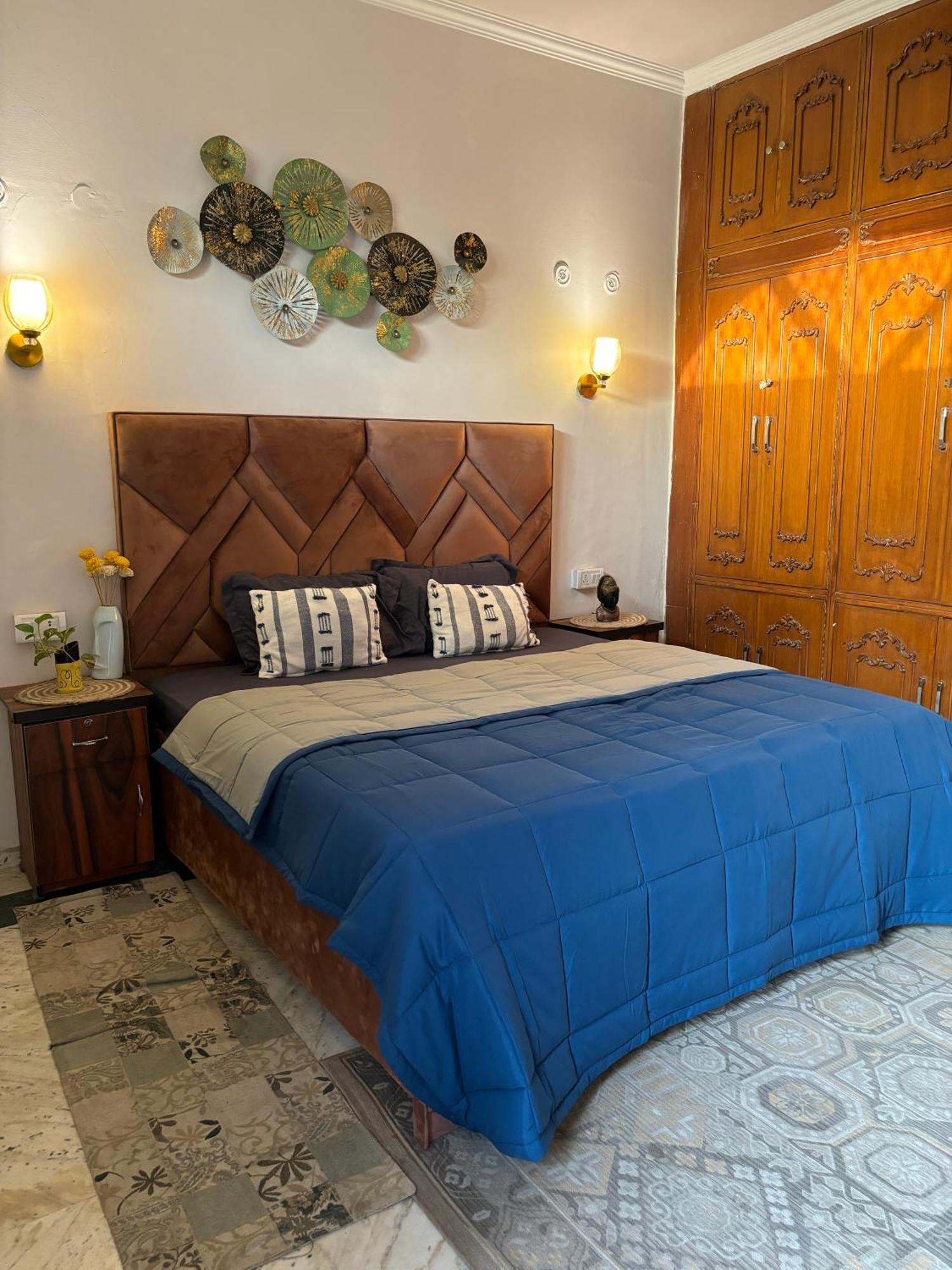Atharva'S Homestay By Goaround Homes - Nehru Enclave Metro, South Delhi นิวเดลี ภายนอก รูปภาพ