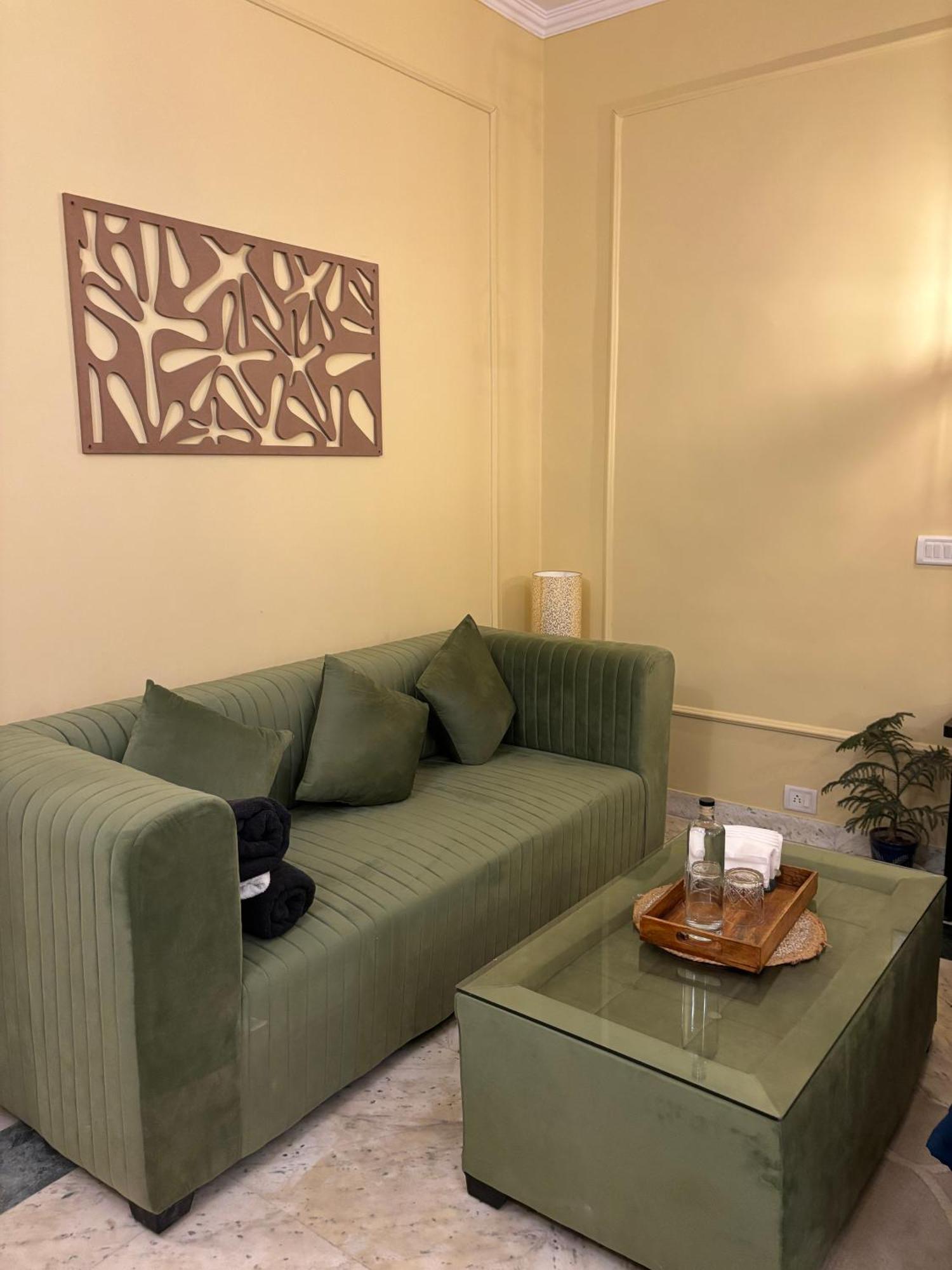 Atharva'S Homestay By Goaround Homes - Nehru Enclave Metro, South Delhi นิวเดลี ภายนอก รูปภาพ