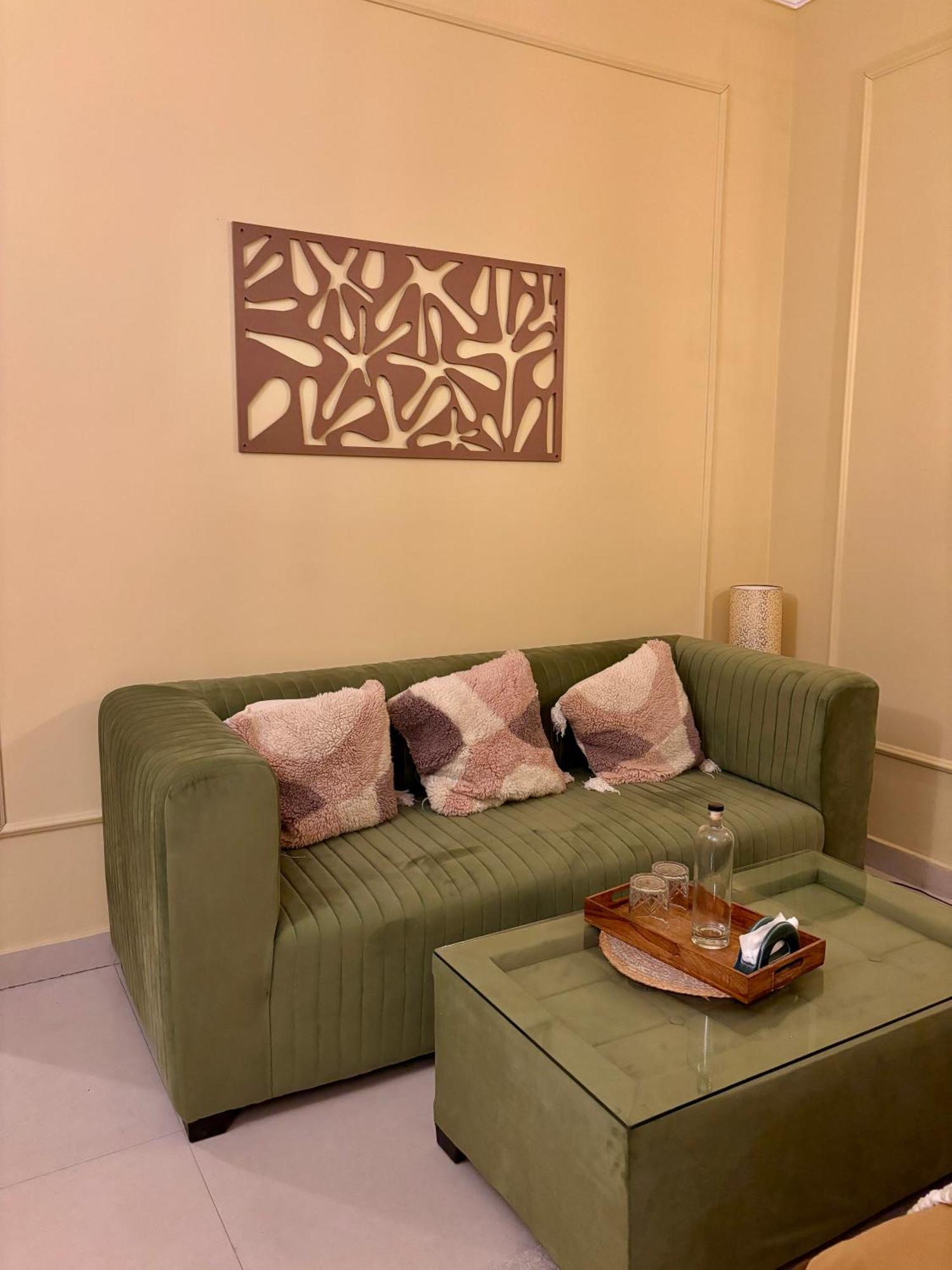 Atharva'S Homestay By Goaround Homes - Nehru Enclave Metro, South Delhi นิวเดลี ภายนอก รูปภาพ