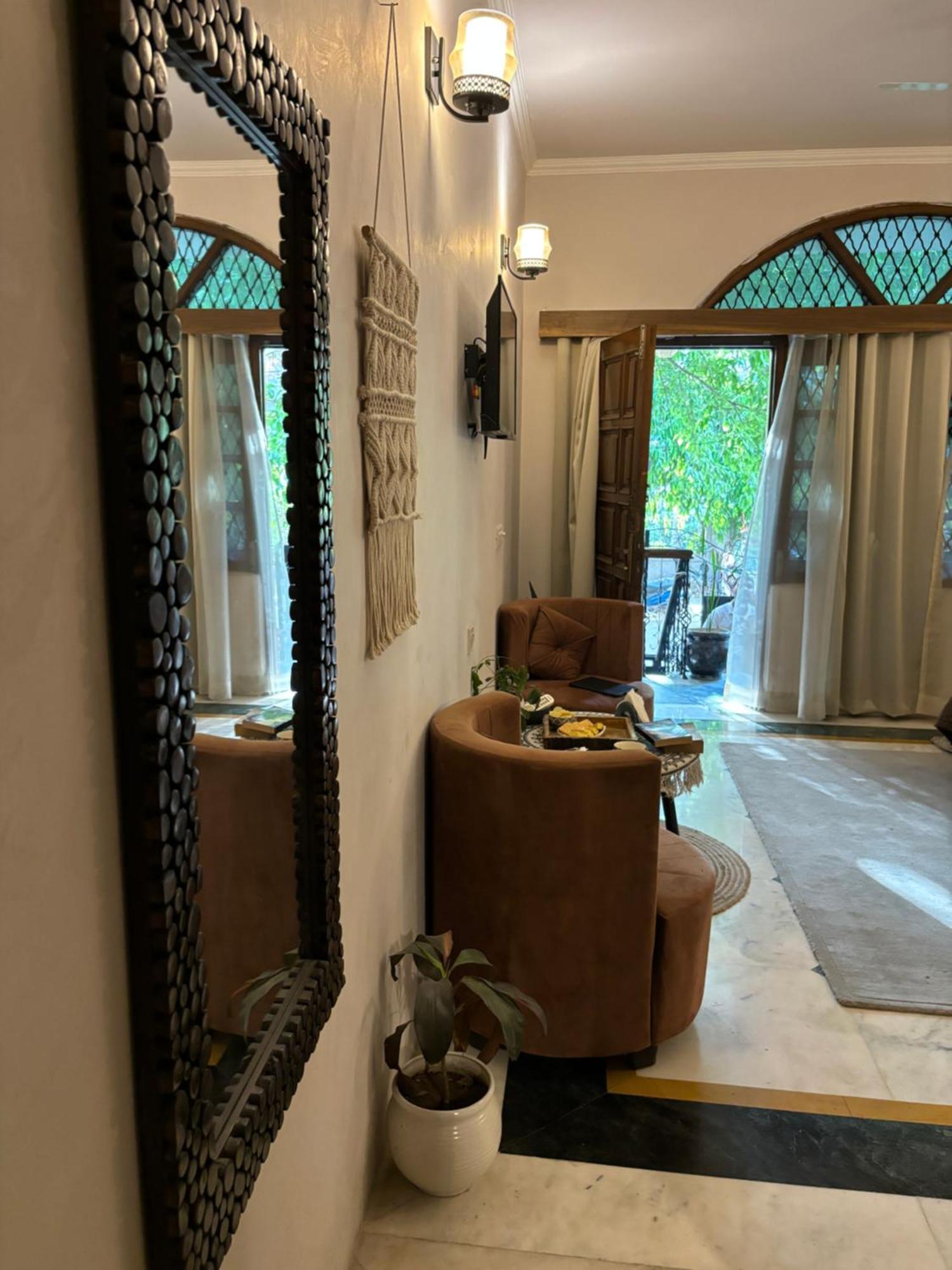 Atharva'S Homestay By Goaround Homes - Nehru Enclave Metro, South Delhi นิวเดลี ภายนอก รูปภาพ