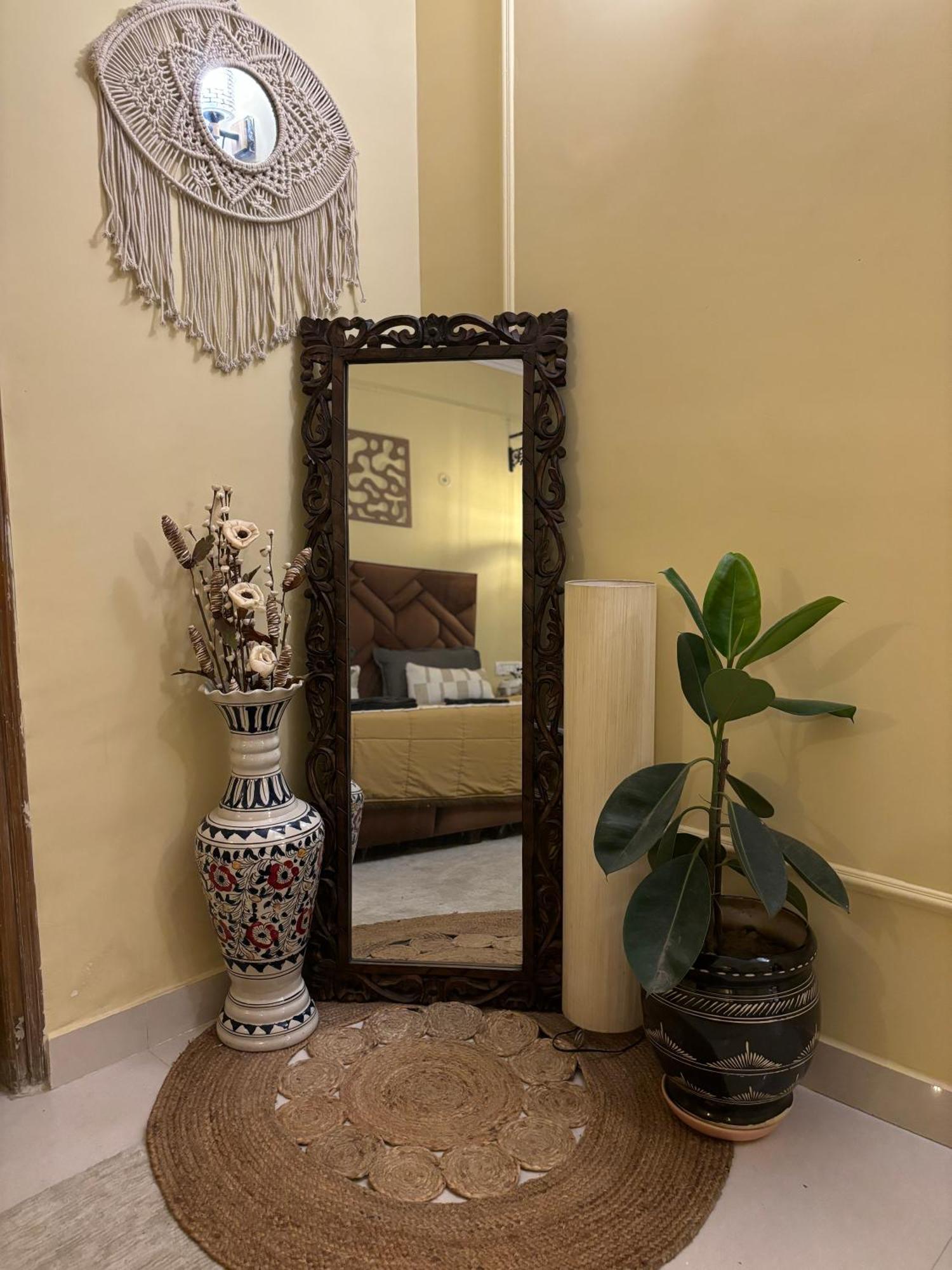 Atharva'S Homestay By Goaround Homes - Nehru Enclave Metro, South Delhi นิวเดลี ภายนอก รูปภาพ