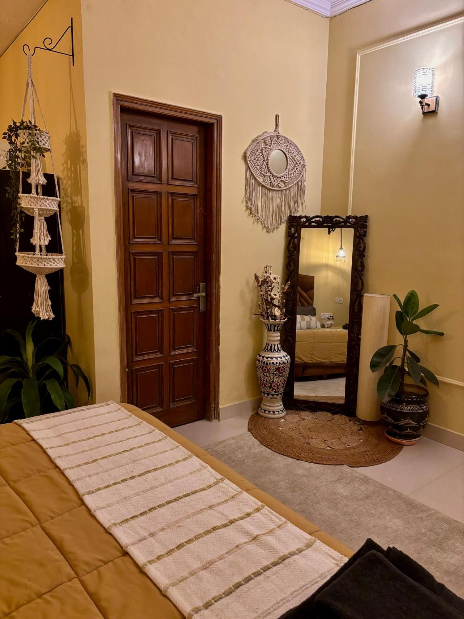 Atharva'S Homestay By Goaround Homes - Nehru Enclave Metro, South Delhi นิวเดลี ภายนอก รูปภาพ