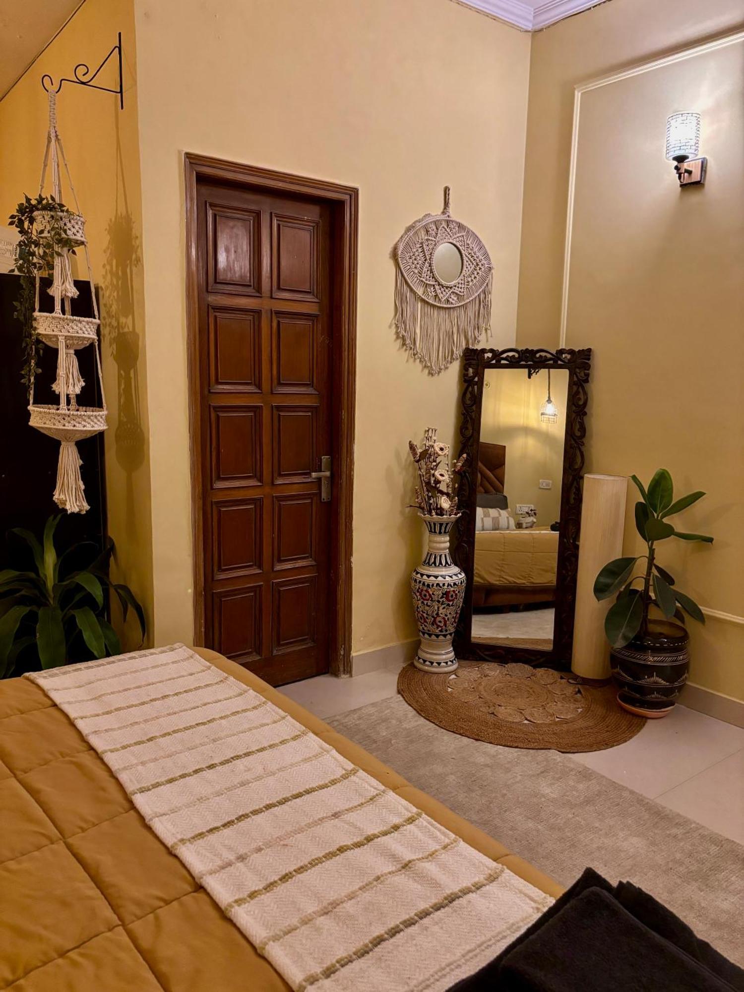 Atharva'S Homestay By Goaround Homes - Nehru Enclave Metro, South Delhi นิวเดลี ภายนอก รูปภาพ