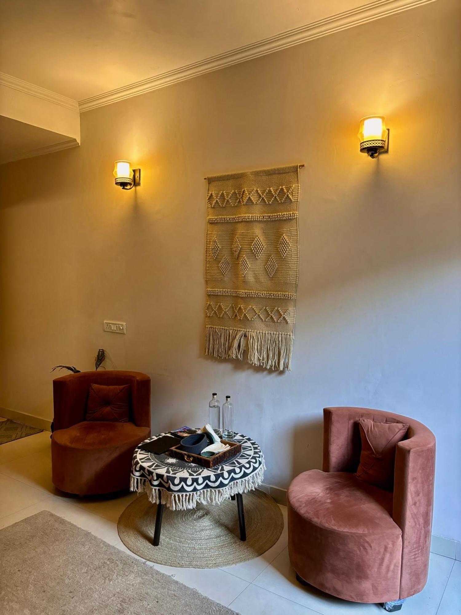 Atharva'S Homestay By Goaround Homes - Nehru Enclave Metro, South Delhi นิวเดลี ภายนอก รูปภาพ