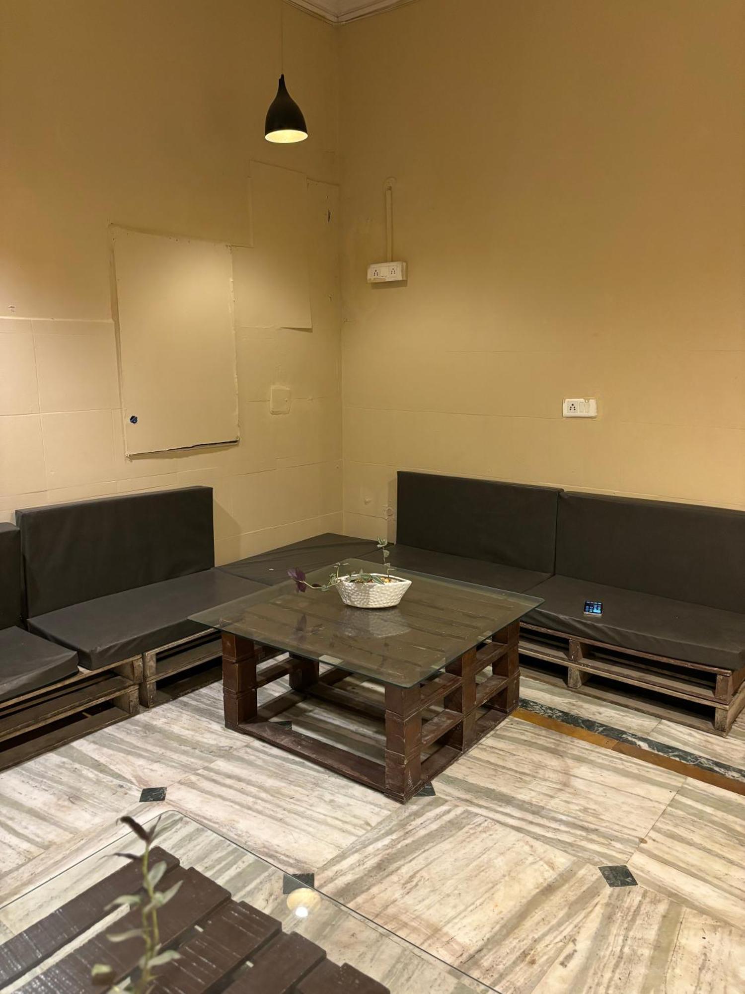Atharva'S Homestay By Goaround Homes - Nehru Enclave Metro, South Delhi นิวเดลี ภายนอก รูปภาพ