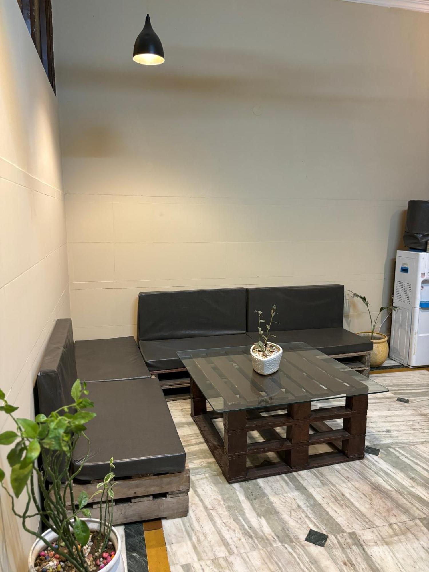 Atharva'S Homestay By Goaround Homes - Nehru Enclave Metro, South Delhi นิวเดลี ภายนอก รูปภาพ