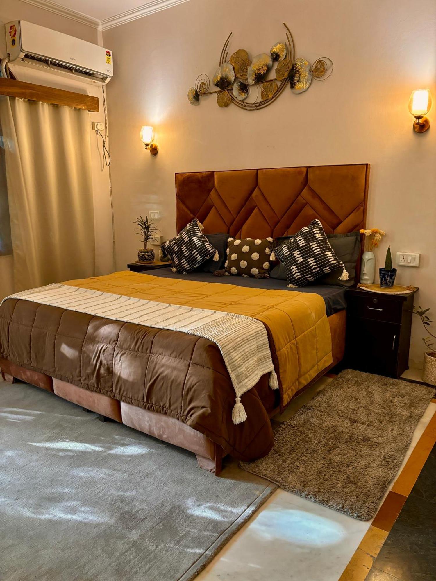 Atharva'S Homestay By Goaround Homes - Nehru Enclave Metro, South Delhi นิวเดลี ภายนอก รูปภาพ