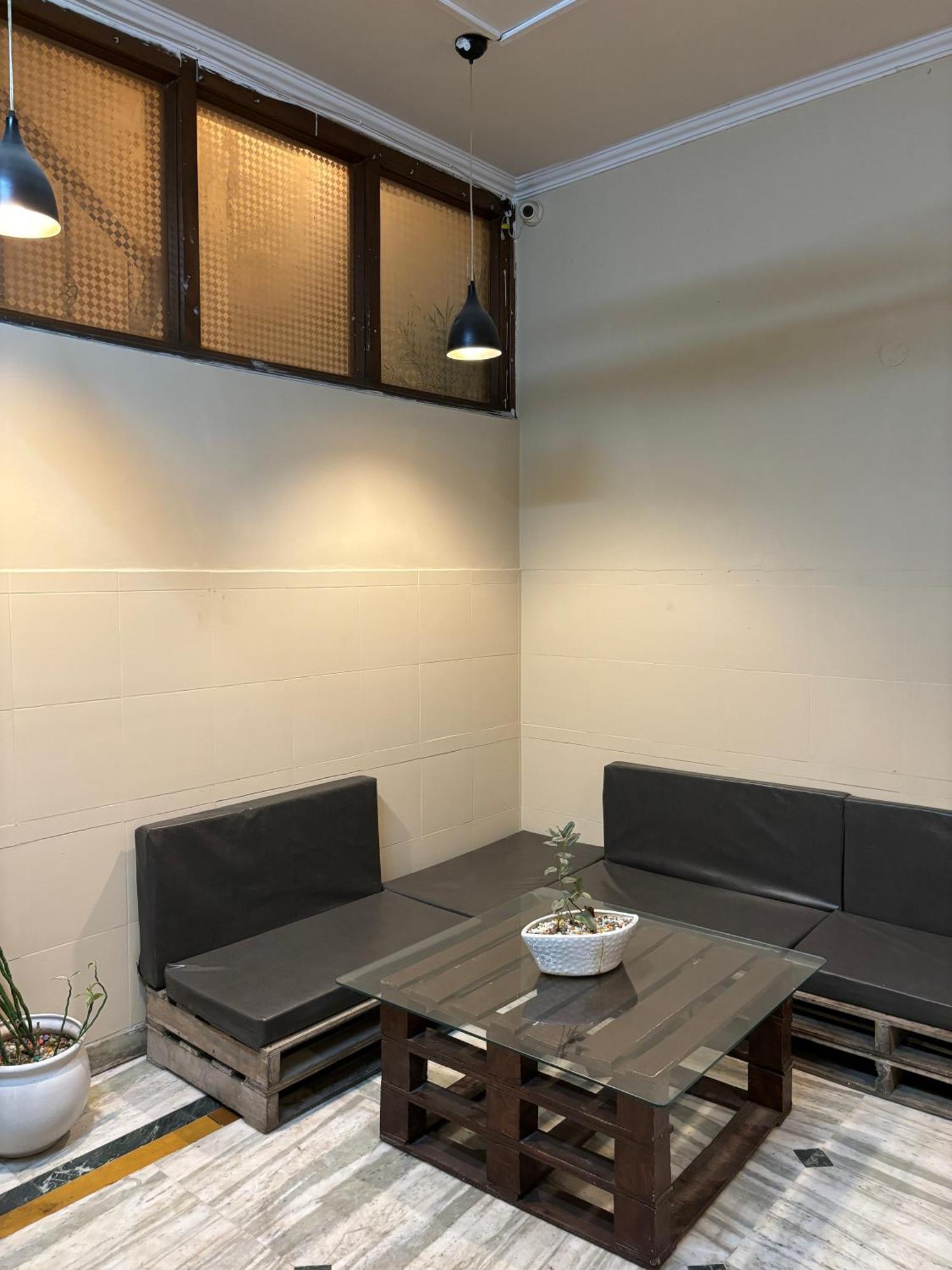 Atharva'S Homestay By Goaround Homes - Nehru Enclave Metro, South Delhi นิวเดลี ภายนอก รูปภาพ