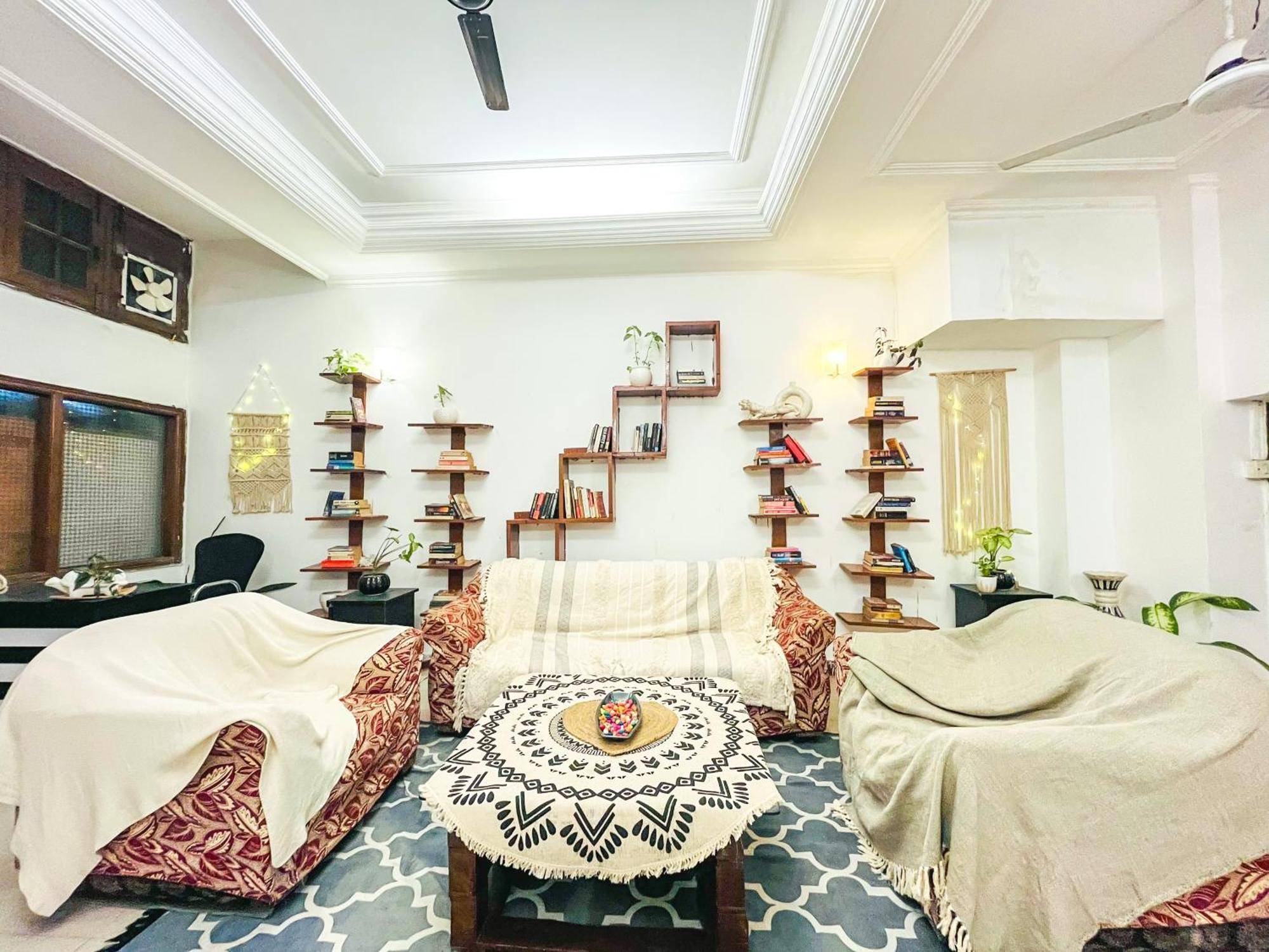 Atharva'S Homestay By Goaround Homes - Nehru Enclave Metro, South Delhi นิวเดลี ภายนอก รูปภาพ
