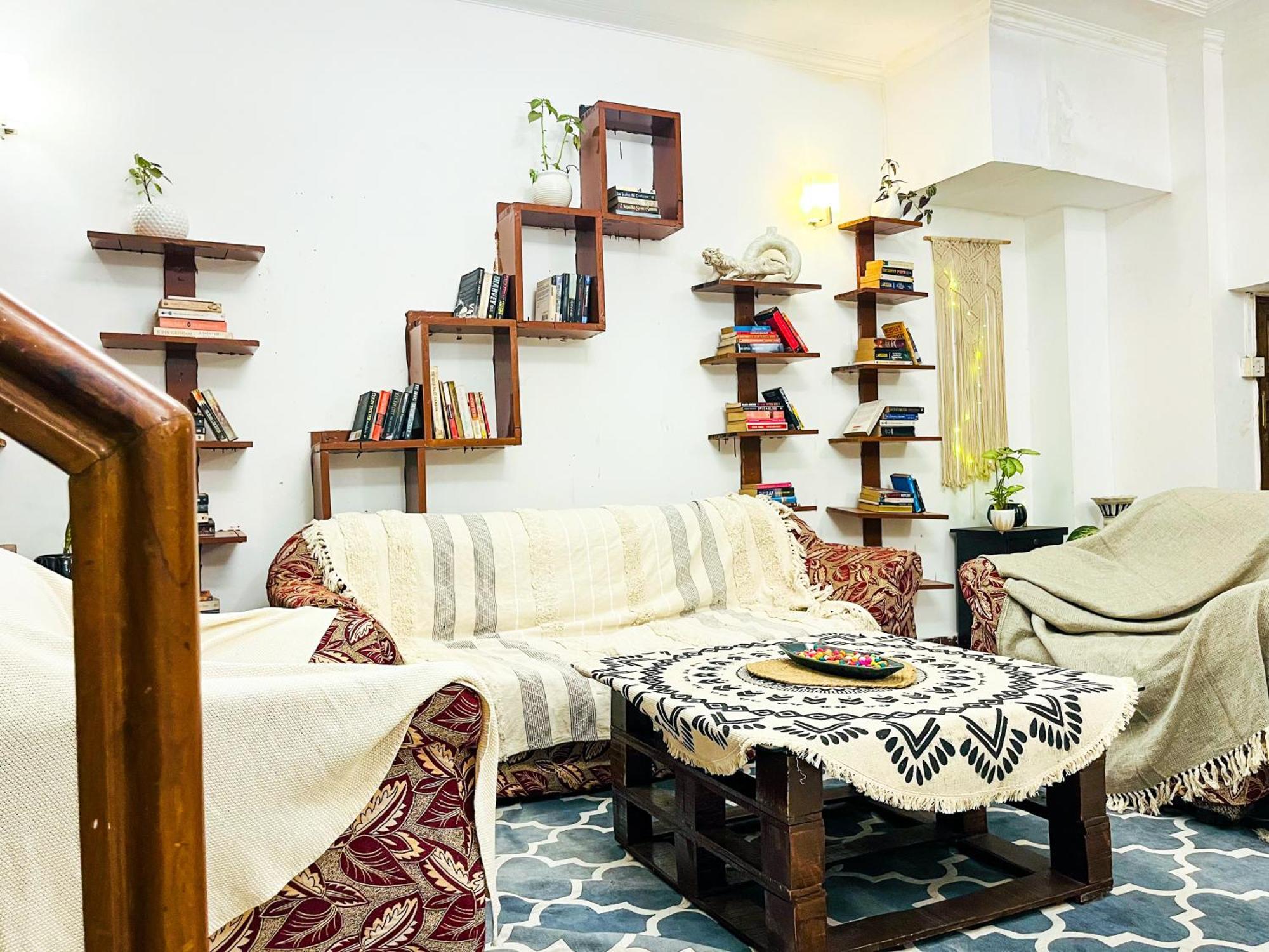 Atharva'S Homestay By Goaround Homes - Nehru Enclave Metro, South Delhi นิวเดลี ภายนอก รูปภาพ