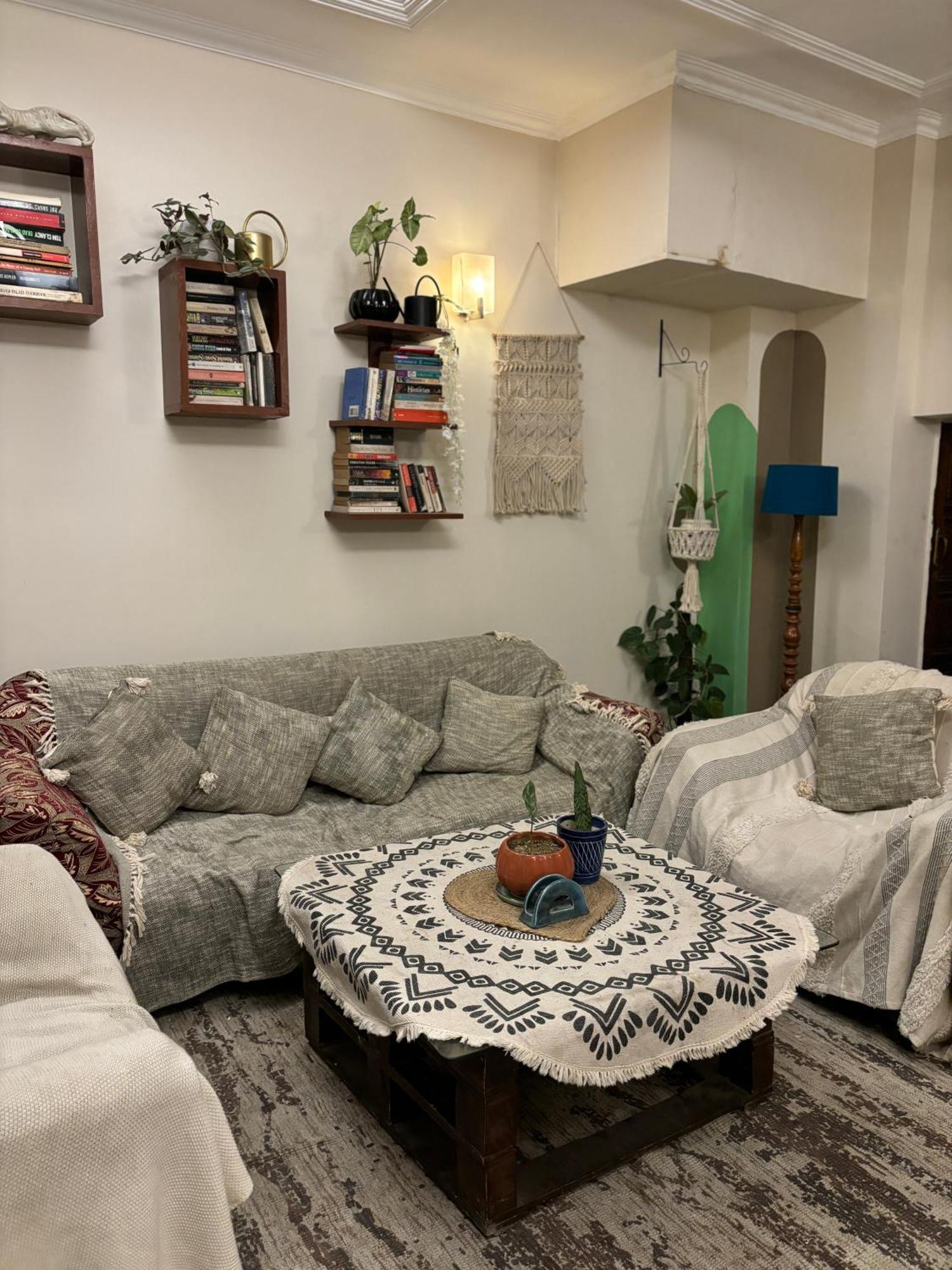 Atharva'S Homestay By Goaround Homes - Nehru Enclave Metro, South Delhi นิวเดลี ภายนอก รูปภาพ