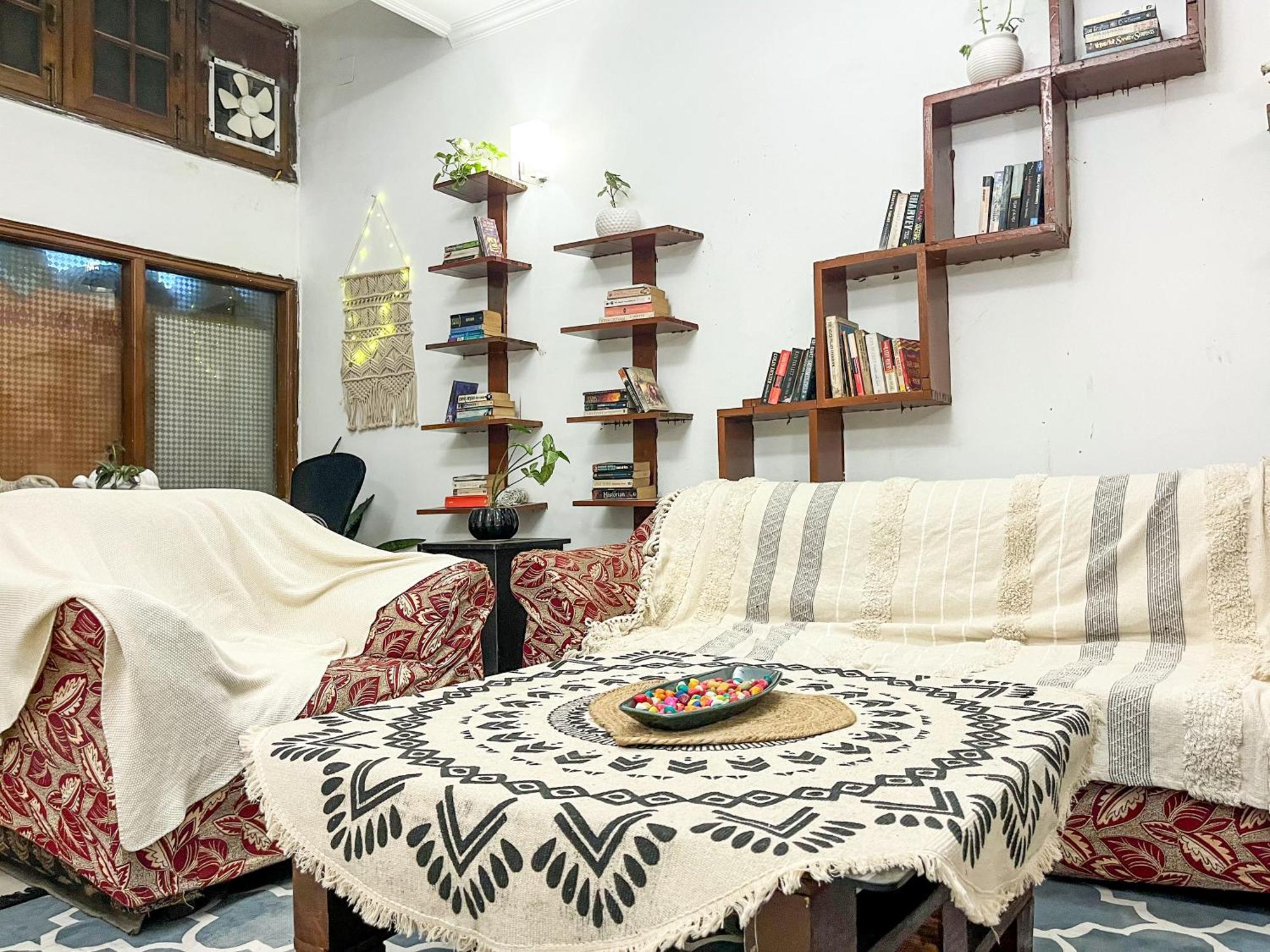 Atharva'S Homestay By Goaround Homes - Nehru Enclave Metro, South Delhi นิวเดลี ภายนอก รูปภาพ