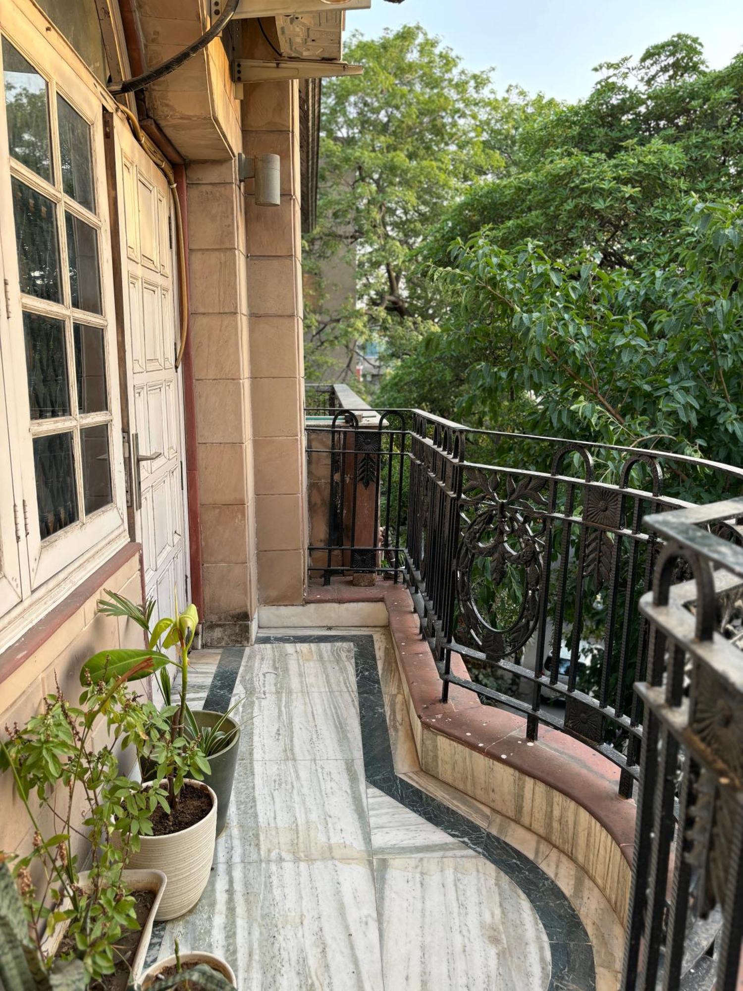Atharva'S Homestay By Goaround Homes - Nehru Enclave Metro, South Delhi นิวเดลี ภายนอก รูปภาพ