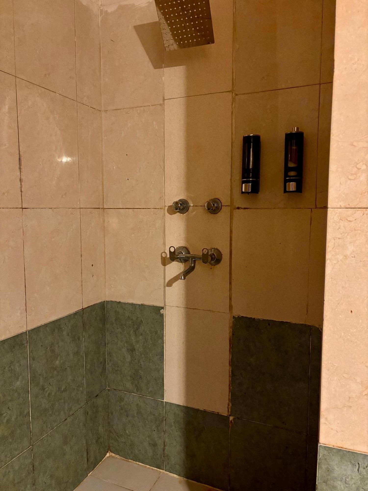 Atharva'S Homestay By Goaround Homes - Nehru Enclave Metro, South Delhi นิวเดลี ภายนอก รูปภาพ