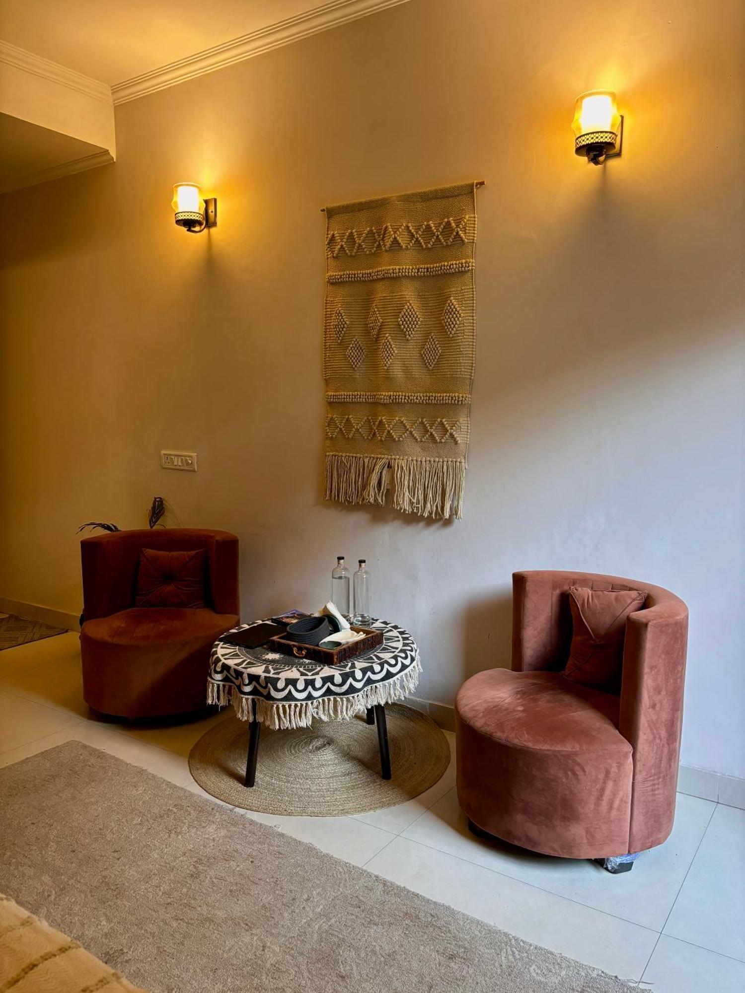 Atharva'S Homestay By Goaround Homes - Nehru Enclave Metro, South Delhi นิวเดลี ภายนอก รูปภาพ