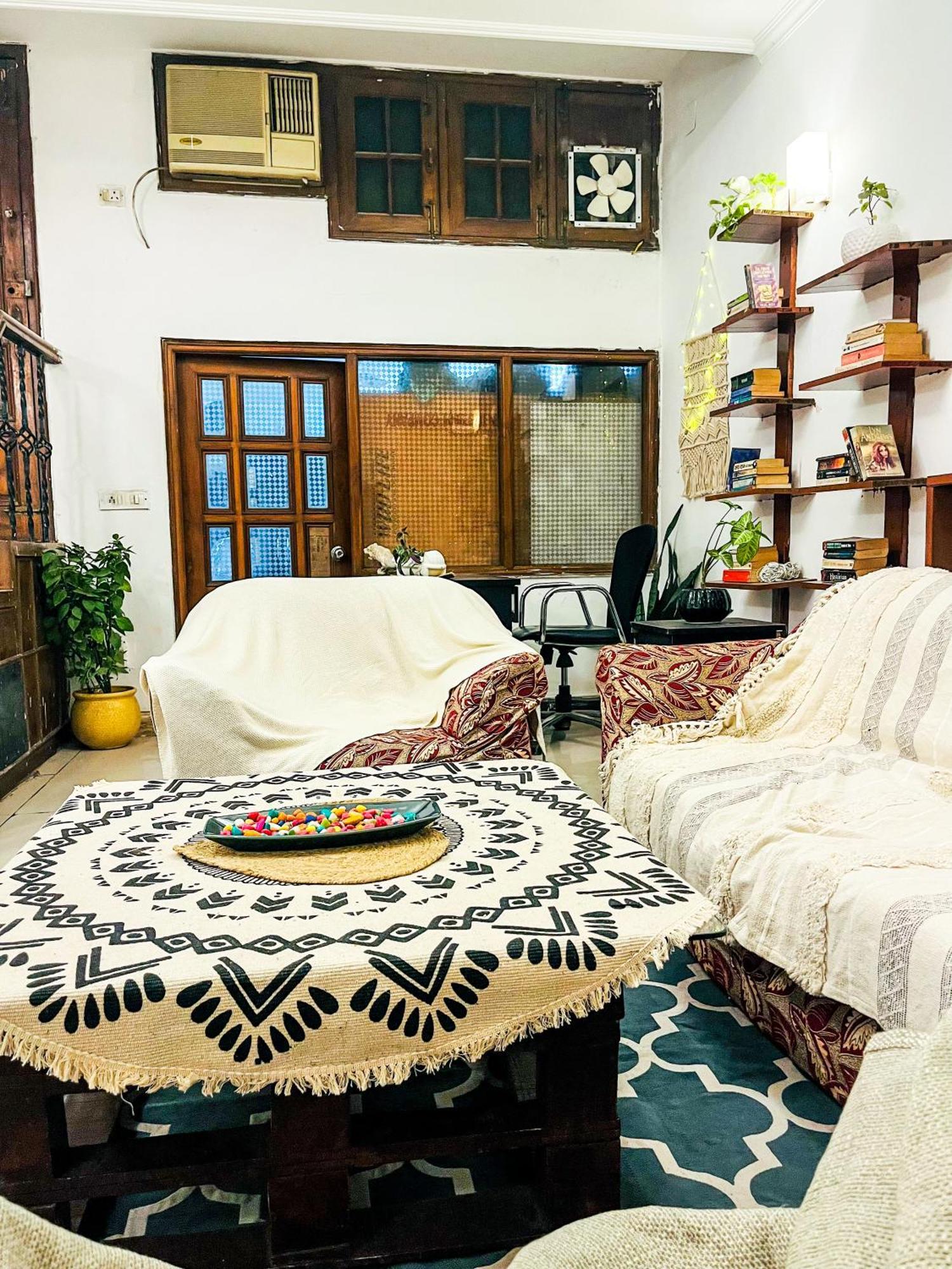 Atharva'S Homestay By Goaround Homes - Nehru Enclave Metro, South Delhi นิวเดลี ภายนอก รูปภาพ